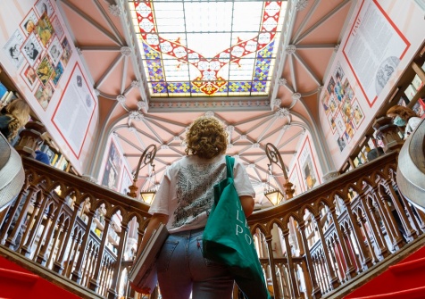 T-shirts and tote bags Livraria Lello all around the world